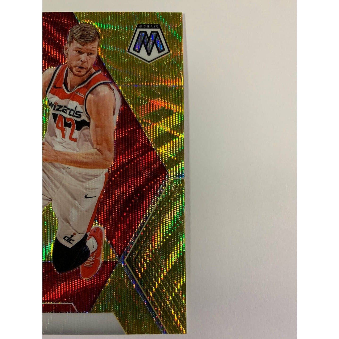 2019-20 Mosaic Davis Bertans Gold Wave Prizm