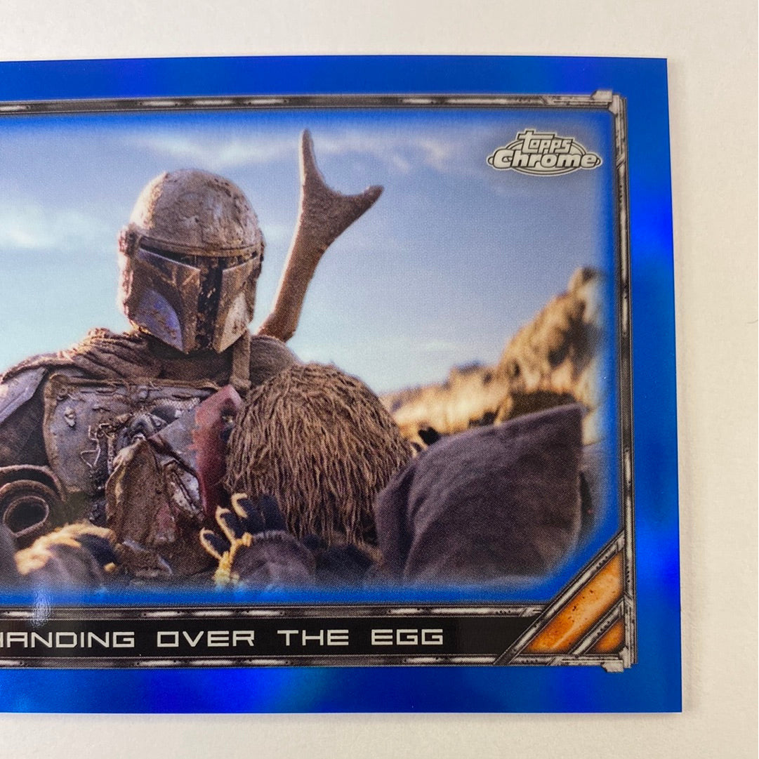 Topps Chrome The Mandalorian Handing Over the Egg Blue Refactor /99