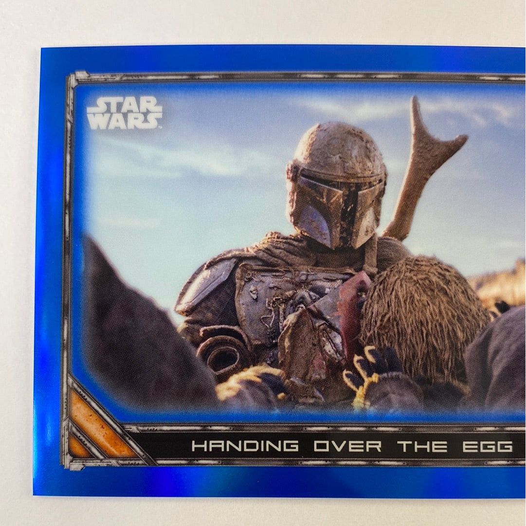 Topps Chrome The Mandalorian Handing Over the Egg Blue Refactor /99