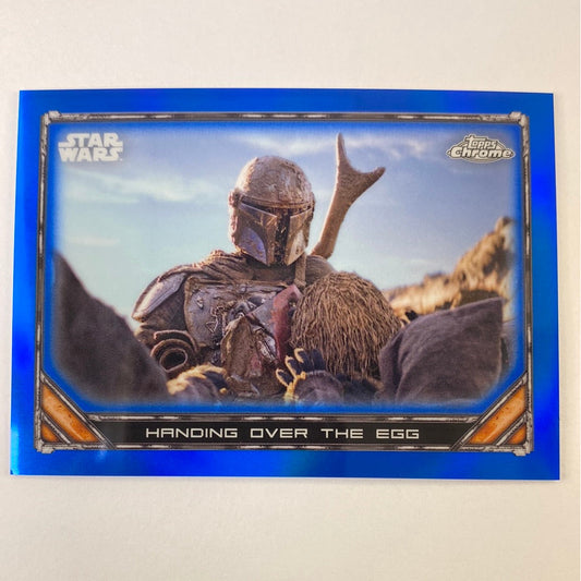 Topps Chrome The Mandalorian Handing Over the Egg Blue Refactor /99